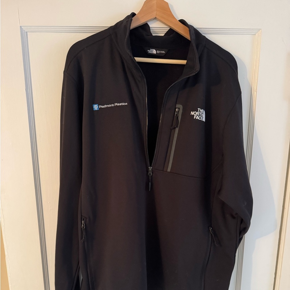 North face fleece pullover black XL no tags
NFOA7V63DYZ-XL
TNF SKYLINE 1/2 ZIPFL
